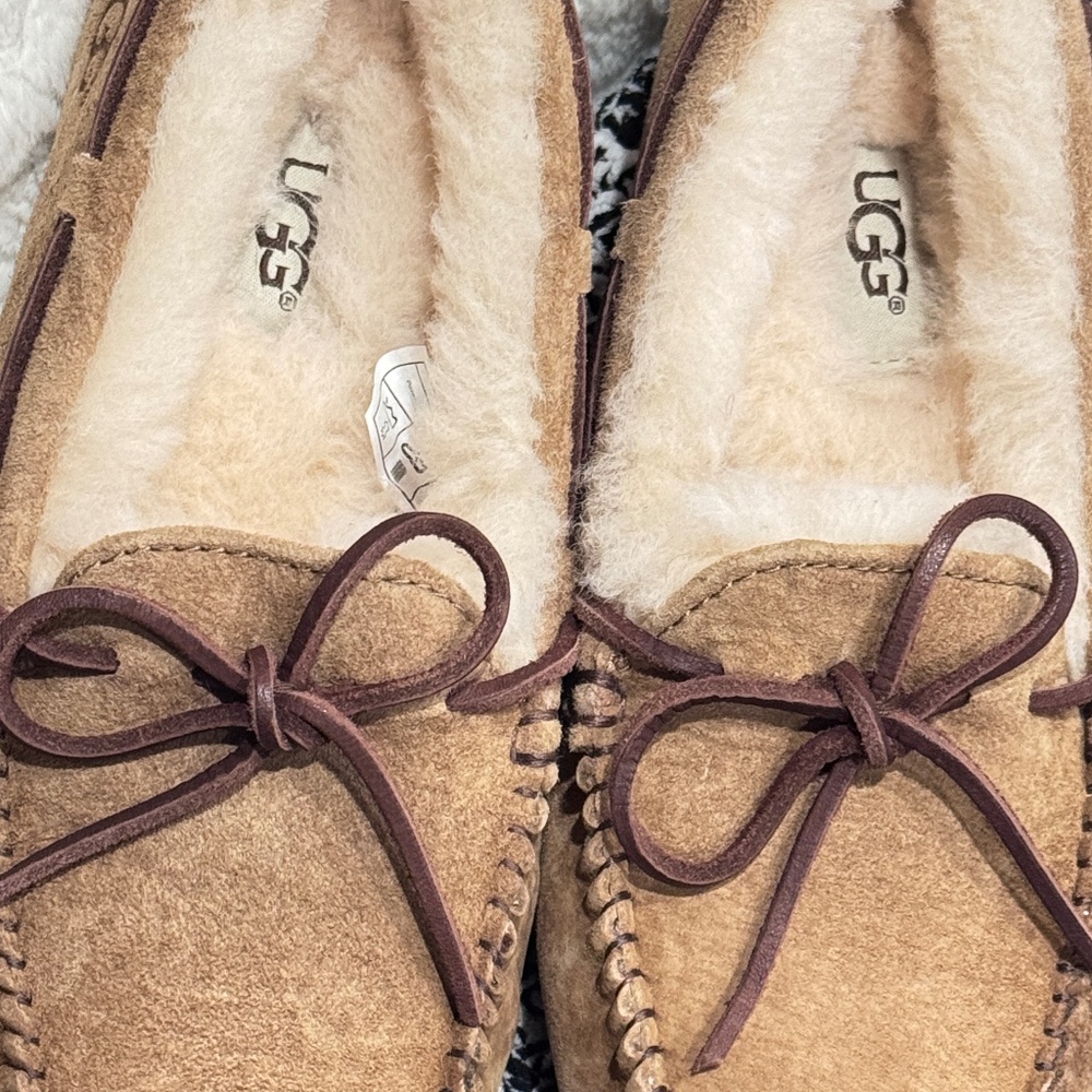 New UGG Women's Dakota Slippers Chestnut Brown Hard Sole Size 5 - Picture 2 of 7